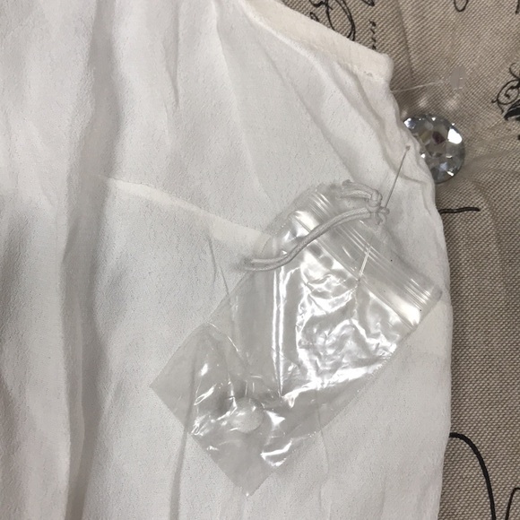 Chelsea 28 White Knotted Sleeveless Top - Picture 4 of 8